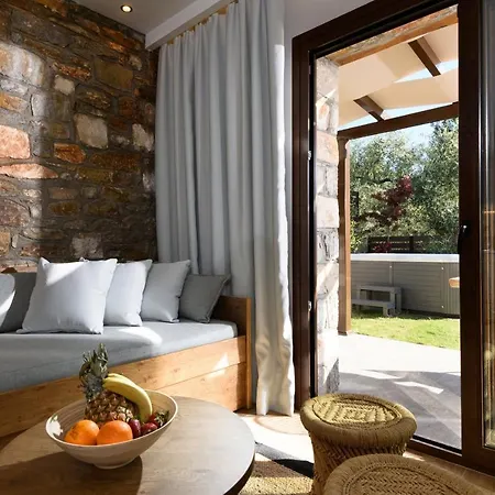 La Terra Petra Nyaraló *